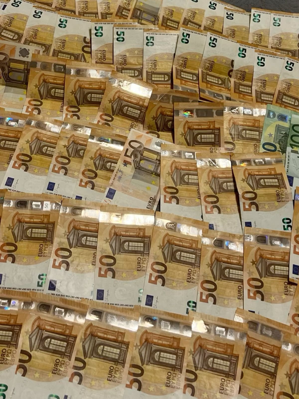 Fake Money and Banknotes: Understanding the Tech Behind Cash