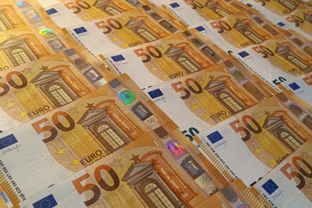 Ist Spielgeld legal? Was Sie vor dem Kauf wissen sollten. Fragen Sie sich, ob Falschgeld legal ist? Erfahren Sie, wie Sie Falschgeld erkennen